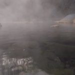 12月20日、夜明けの尻焼温泉河原の野天風呂。An open-air bath at the riverside hot spring riverside at dawn.黎明时在Shiraki Onsen Kawara露天浴池。